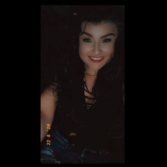 Meet your Posher, Hailey - Picture 1 of 1